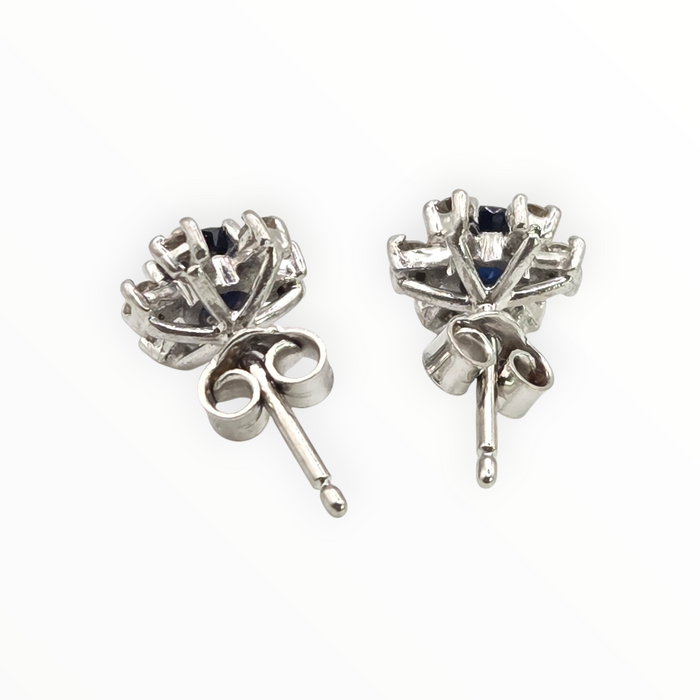 2637: Vintage 18ct White Gold Sapphire Diamonds Flower Head Stud Earrings