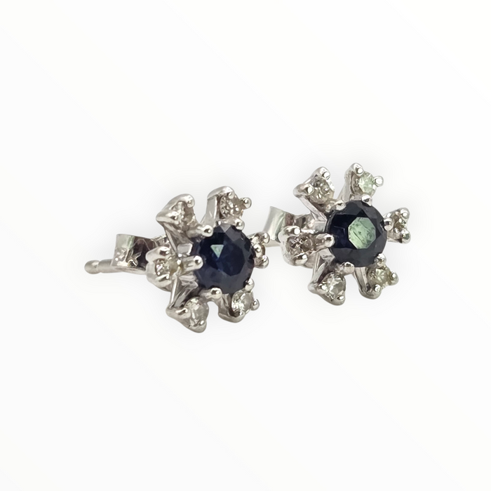 2637: Vintage 18ct White Gold Sapphire Diamonds Flower Head Stud Earrings