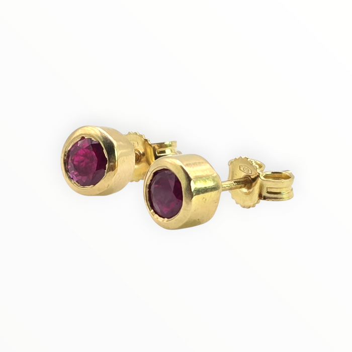 2639 Vintage 18ct Gold Round Cut Rubies Stud Earrings