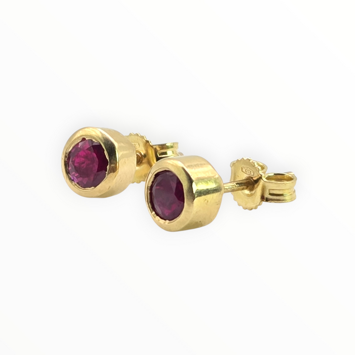 2639 Vintage 18ct Gold Round Cut Rubies Stud Earrings