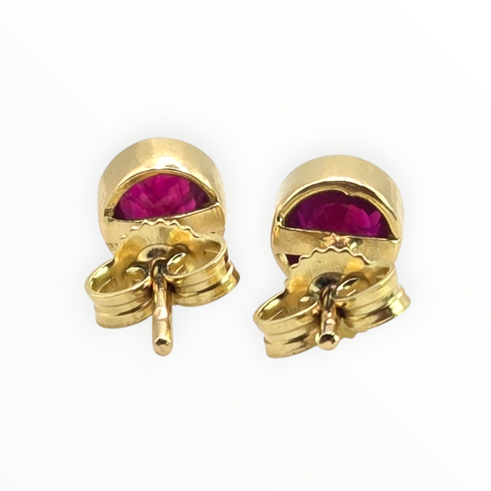 2639 Vintage 18ct Gold Round Cut Rubies Stud Earrings