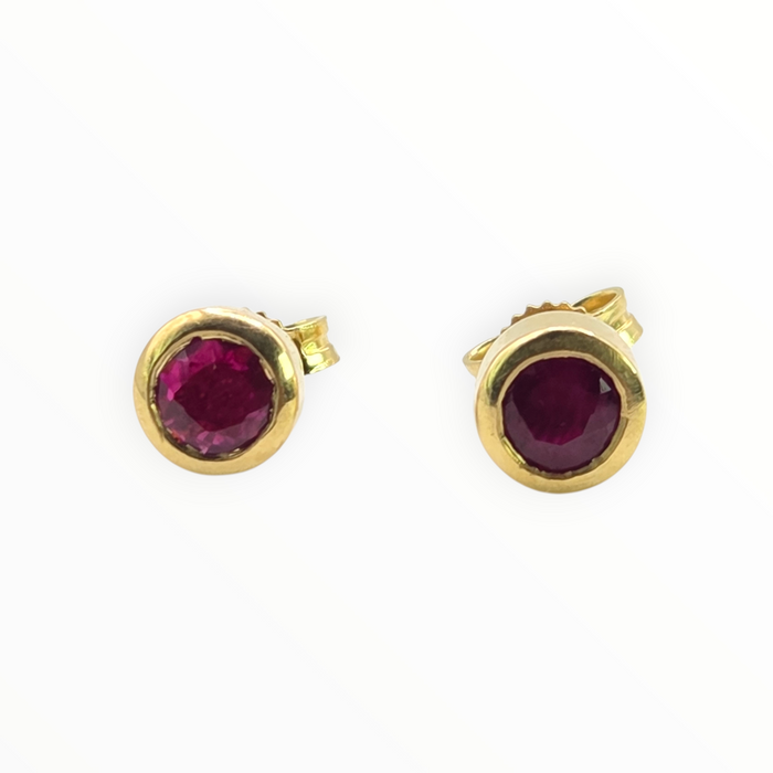 2639 Vintage 18ct Gold Round Cut Rubies Stud Earrings