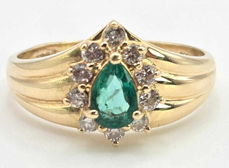 2644- Vintage 14ct Gold Emerald 10 Diamonds Dress Ring