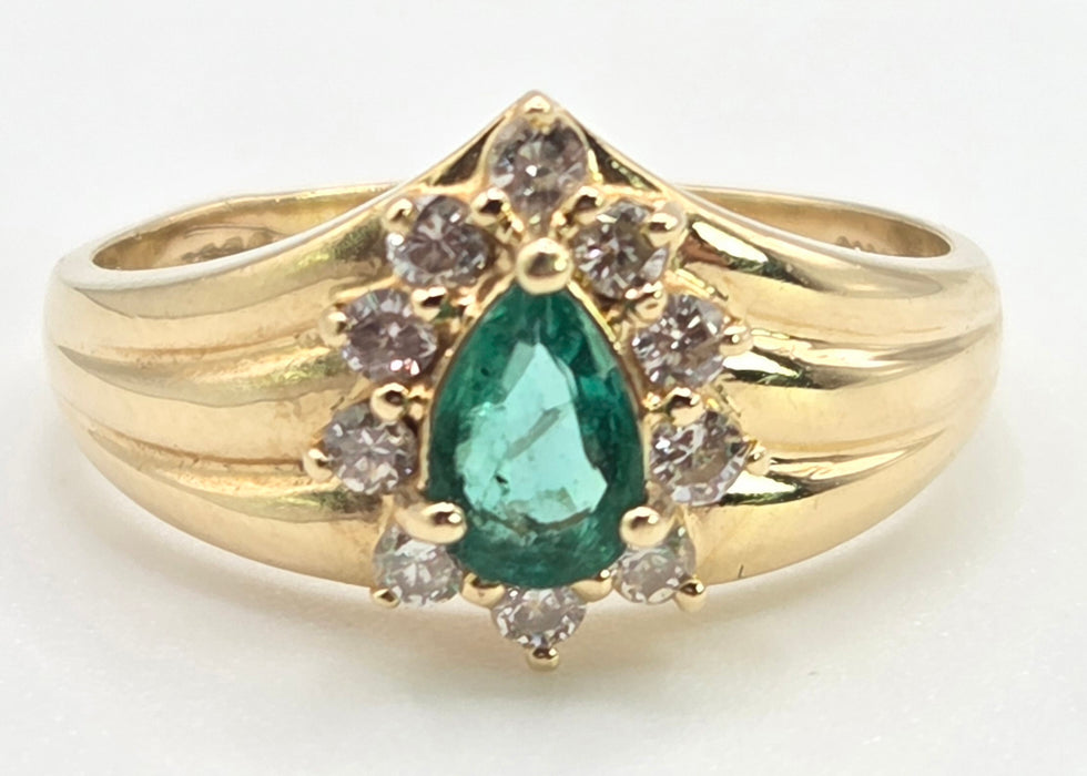 2644- Vintage 14ct Gold Emerald 10 Diamonds Dress Ring