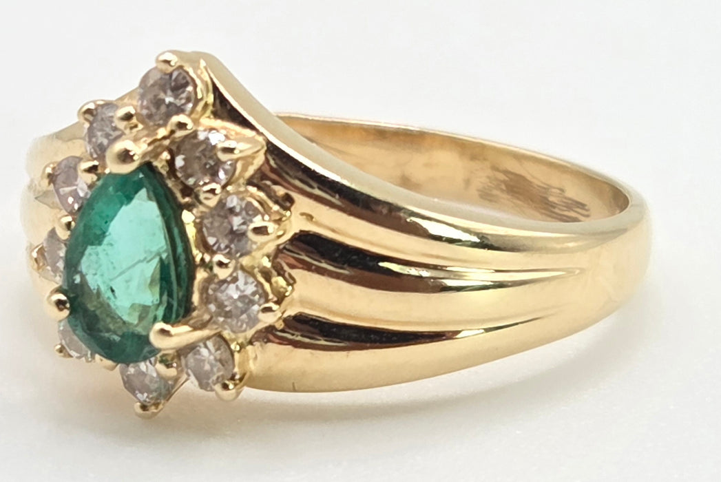 2644- Vintage 14ct Gold Emerald 10 Diamonds Dress Ring