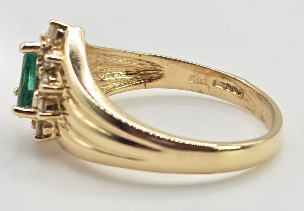 2644- Vintage 14ct Gold Emerald 10 Diamonds Dress Ring