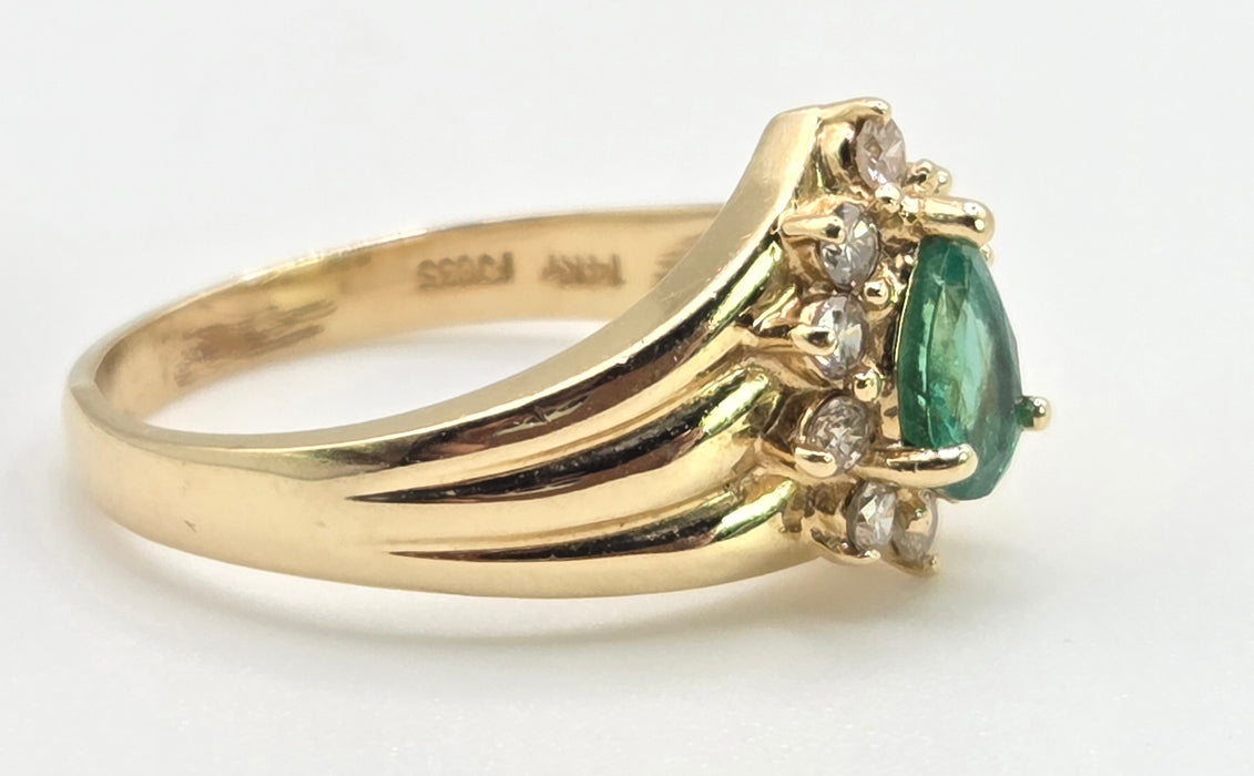 2644- Vintage 14ct Gold Emerald 10 Diamonds Dress Ring