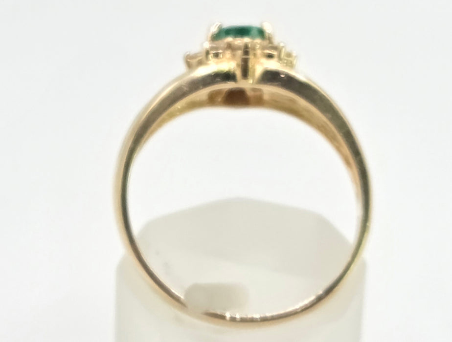 2644- Vintage 14ct Gold Emerald 10 Diamonds Dress Ring