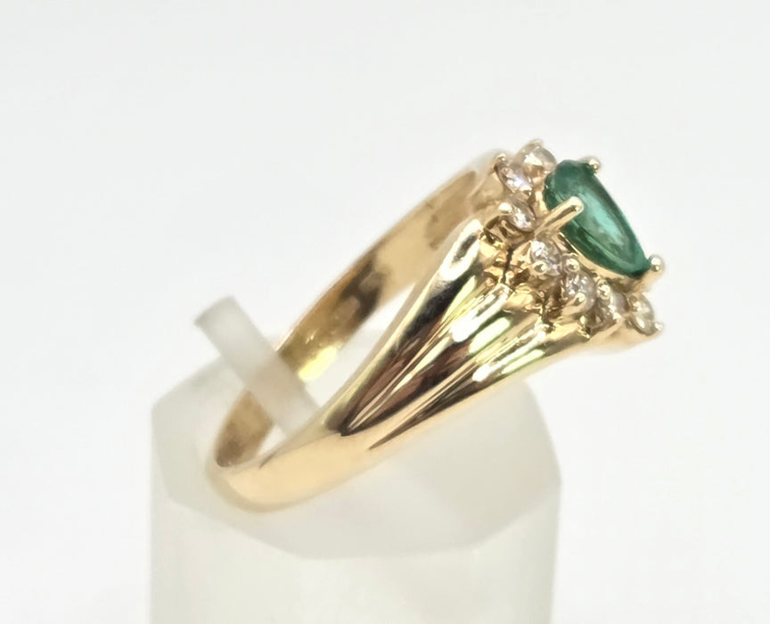 2644- Vintage 14ct Gold Emerald 10 Diamonds Dress Ring
