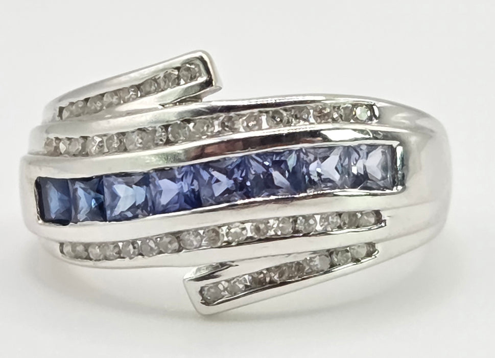 2646: 14ct White Gold Cornflower Blue Sapphire 32 Diamonds Dress Ring