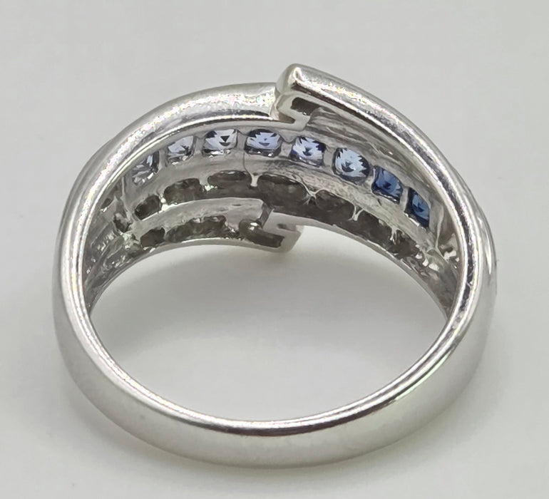 2646: 14ct White Gold Cornflower Blue Sapphire 32 Diamonds Dress Ring