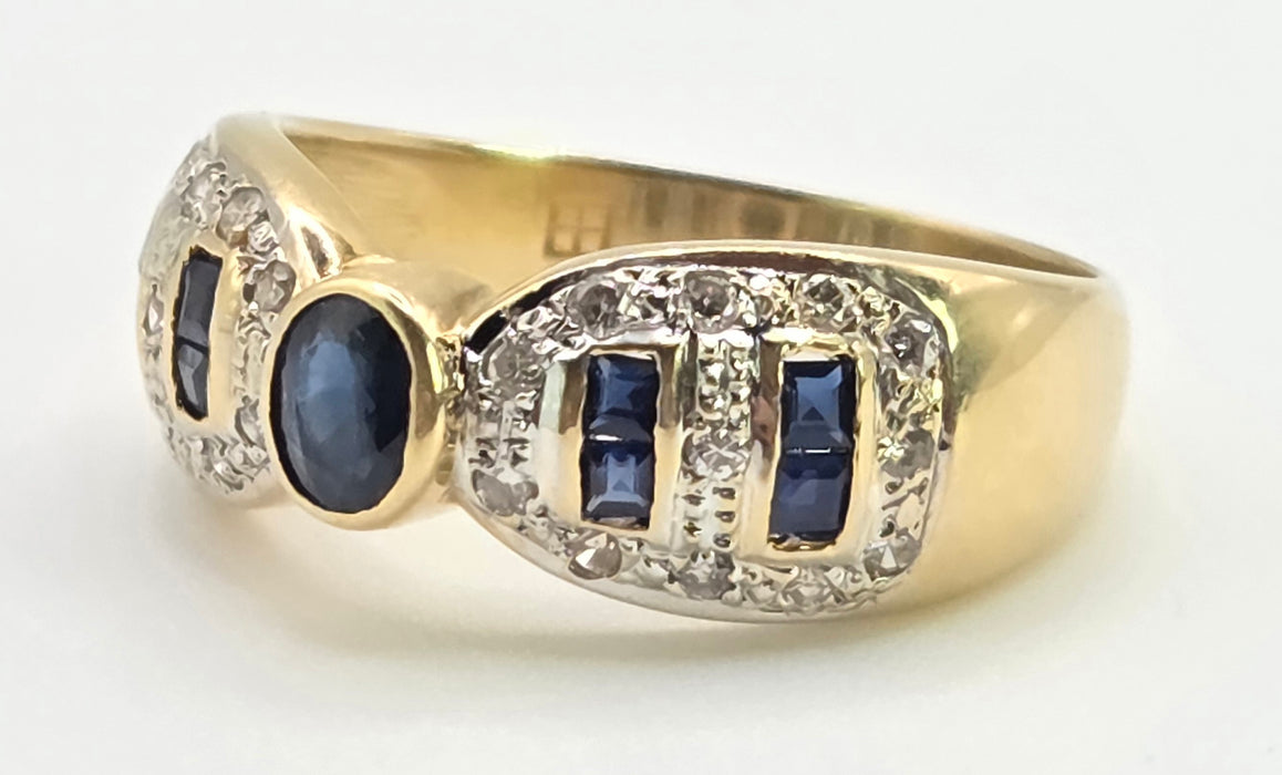 2649: Vintage 18ct Gold Cornflower Blue Sapphires 24 Diamonds Art Deco Style Ring