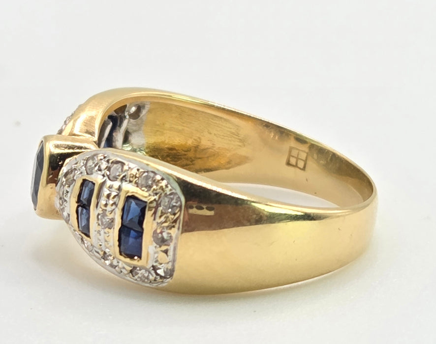 2649: Vintage 18ct Gold Cornflower Blue Sapphires 24 Diamonds Art Deco Style Ring