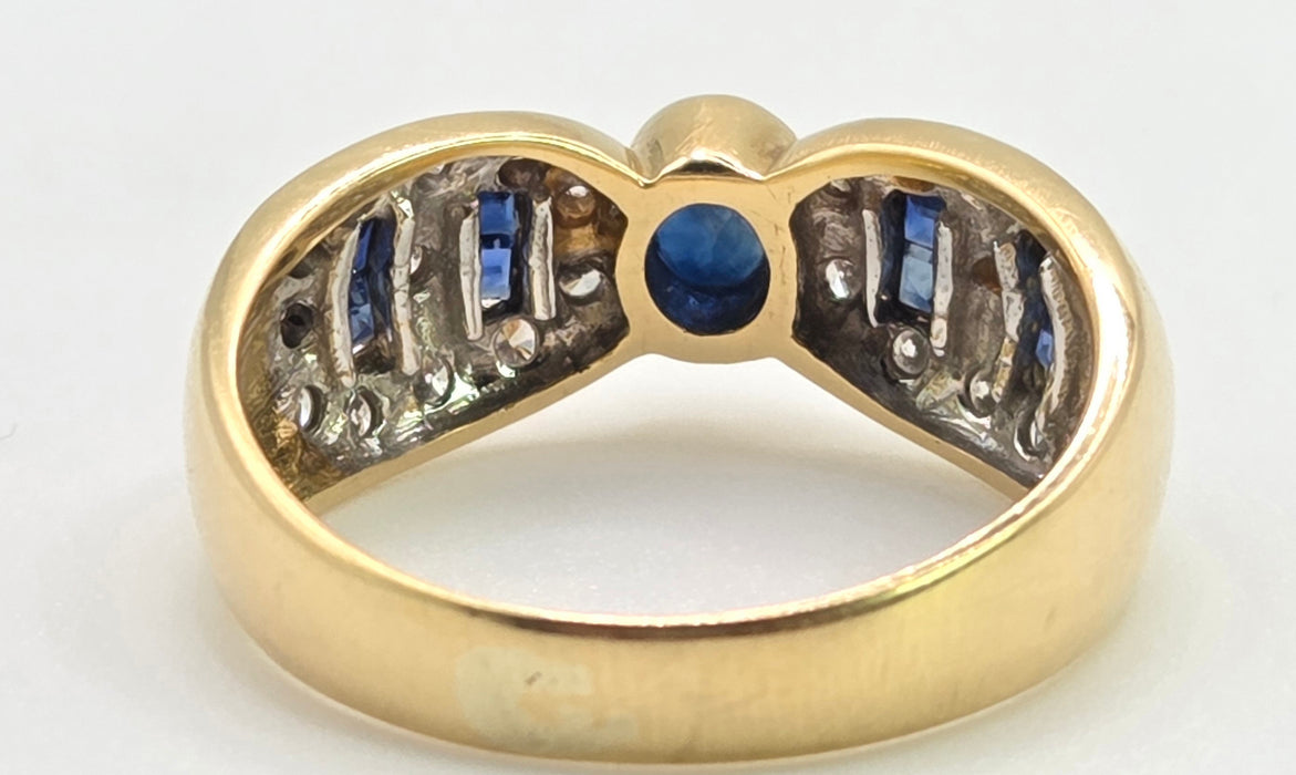 2649: Vintage 18ct Gold Cornflower Blue Sapphires 24 Diamonds Art Deco Style Ring