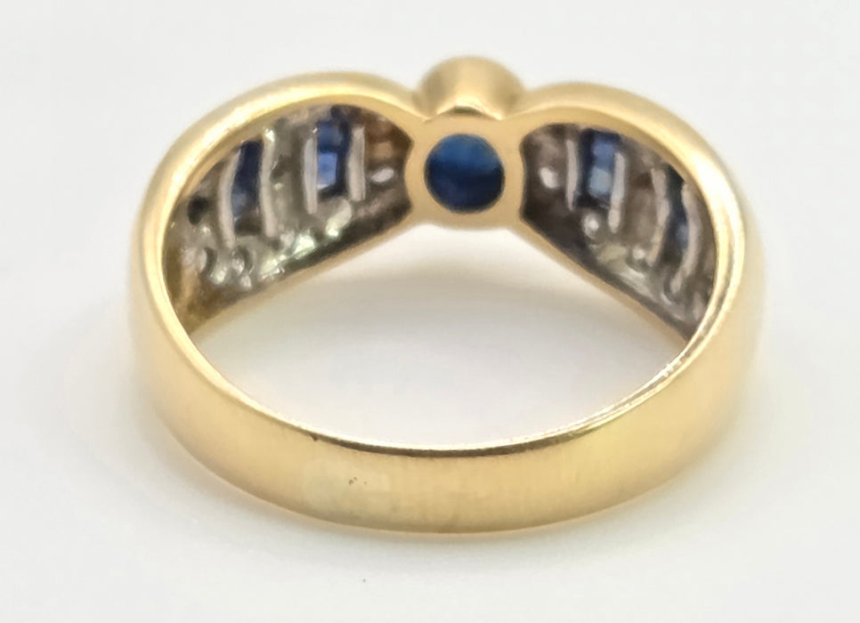 2649: Vintage 18ct Gold Cornflower Blue Sapphires 24 Diamonds Art Deco Style Ring