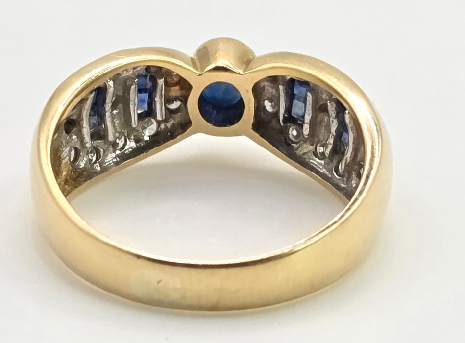 2649: Vintage 18ct Gold Cornflower Blue Sapphires 24 Diamonds Art Deco Style Ring