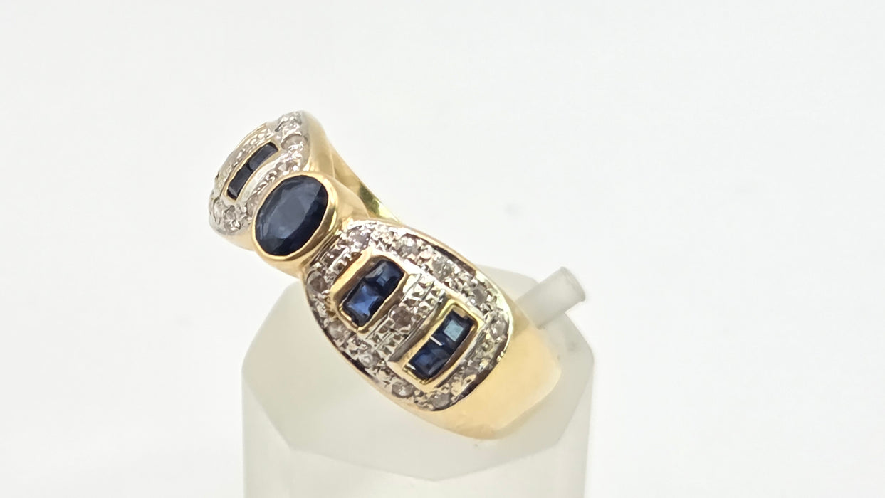 2649: Vintage 18ct Gold Cornflower Blue Sapphires 24 Diamonds Art Deco Style Ring