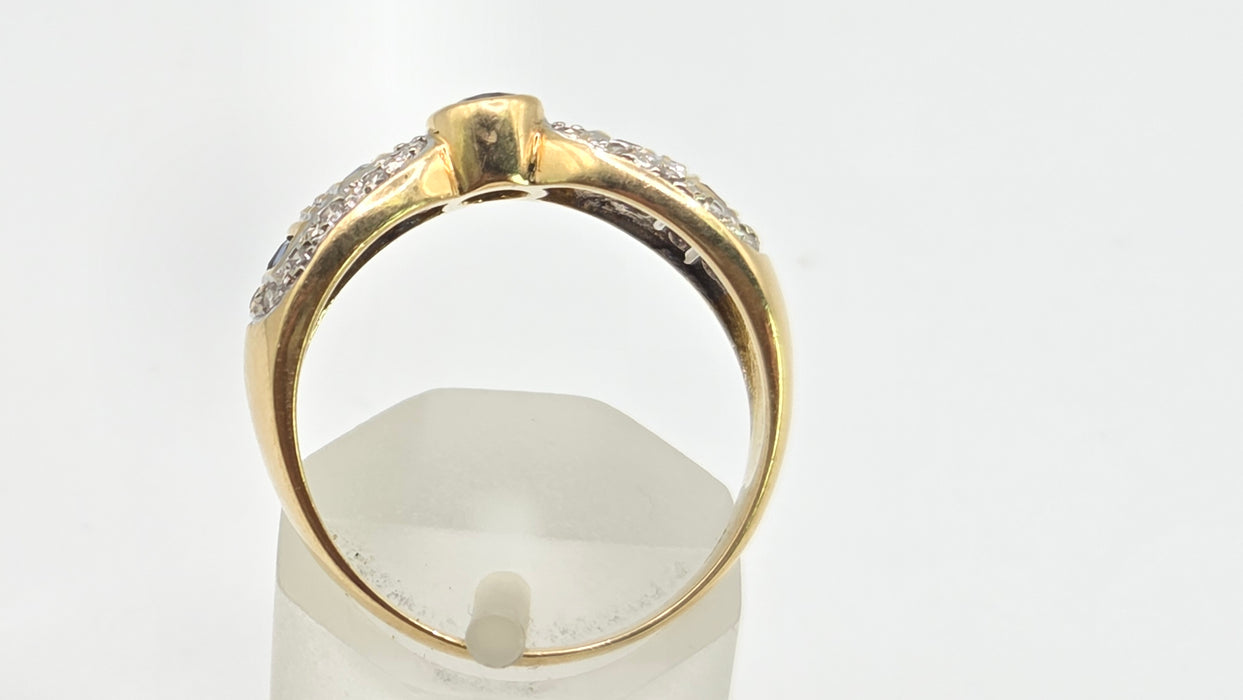 2649: Vintage 18ct Gold Cornflower Blue Sapphires 24 Diamonds Art Deco Style Ring