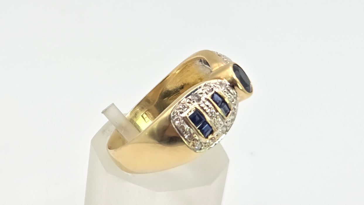 2649: Vintage 18ct Gold Cornflower Blue Sapphires 24 Diamonds Art Deco Style Ring