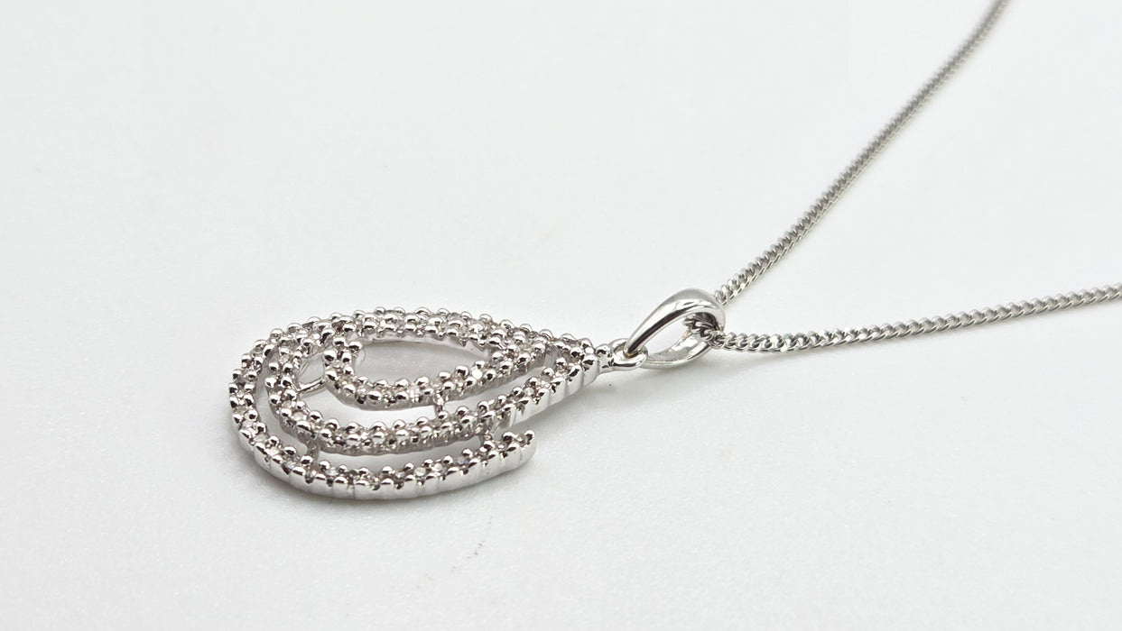2650: Vintage 9ct White Gold Necklace (44cm) Multi-Diamonds Pendant
