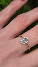 Cargar imagen en el visor de la galería, 2747: Vintage &amp; Petite 9ct Gold Green &amp; White Spinels Flowerhead Ring
