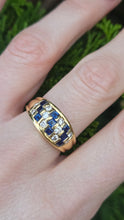 Cargar imagen en el visor de la galería, 1191: Vintage: 18ct Gold Cornflower Blue Sapphires Diamonds Geometric Set Ring
