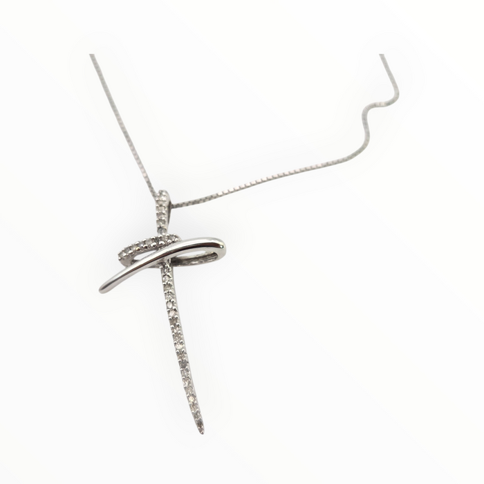 2656: Vintage 9ct White Gold Necklace (40cm) & Diamonds Cross Pendant