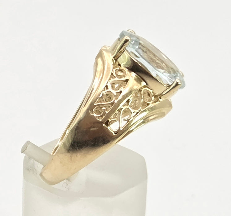 2948: Vintage 14ct Gold Large Pale Blue Aquamarine (3.67ct) Openwork Cocktail Ring