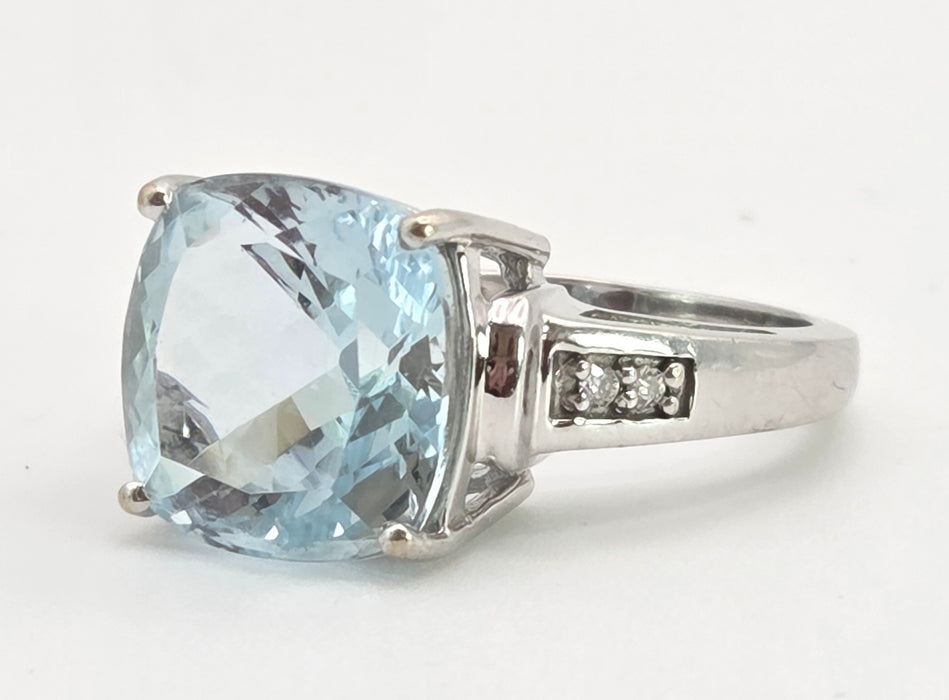 2951: Vintage 14ct White Gold Blue Aquamarine (6.57ct) Diamonds Cocktail Ring