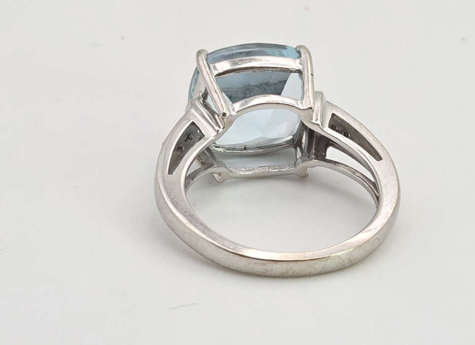 2951: Vintage 14ct White Gold Blue Aquamarine (6.57ct) Diamonds Cocktail Ring