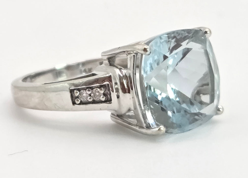2951: Vintage 14ct White Gold Blue Aquamarine (6.57ct) Diamonds Cocktail Ring
