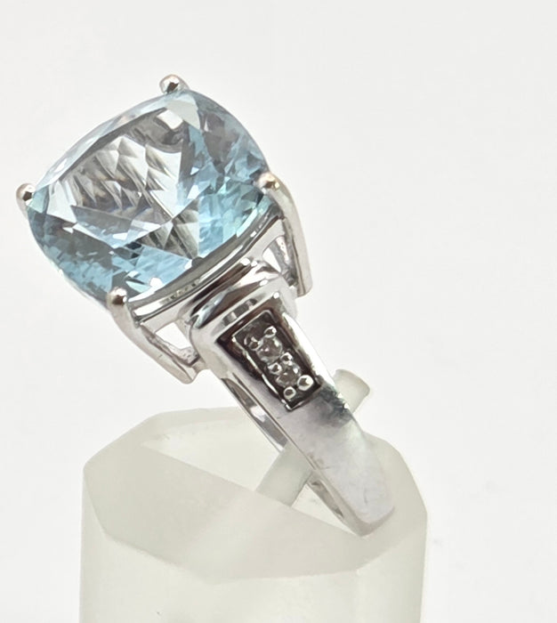 2951: Vintage 14ct White Gold Blue Aquamarine (6.57ct) Diamonds Cocktail Ring