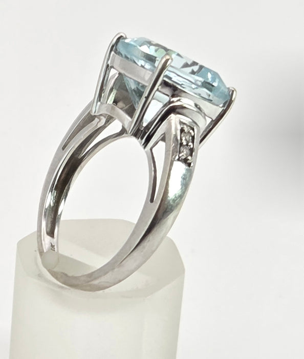 2951: Vintage 14ct White Gold Blue Aquamarine (6.57ct) Diamonds Cocktail Ring