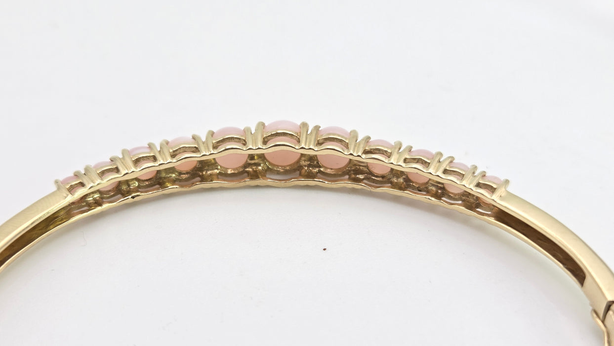 2958: Vintage: 9ct Gold Eleven Pink Opals Bangle