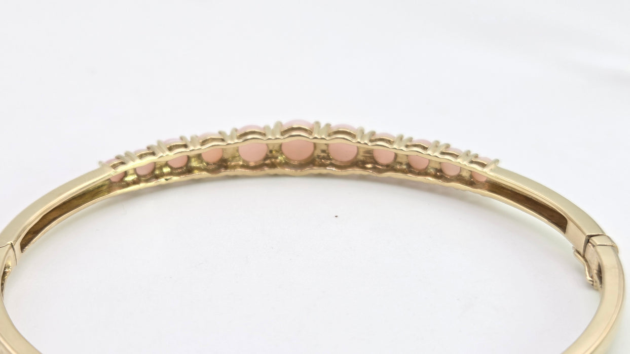 2958: Vintage: 9ct Gold Eleven Pink Opals Bangle