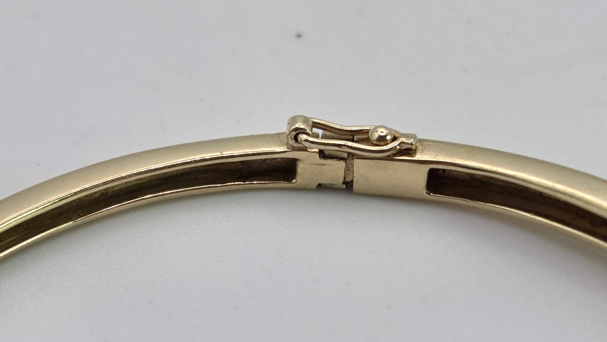 2958: Vintage: 9ct Gold Eleven Pink Opals Bangle