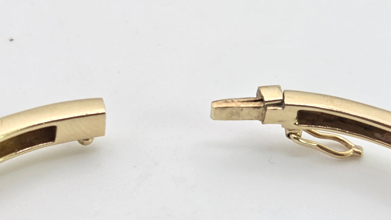 2958: Vintage: 9ct Gold Eleven Pink Opals Bangle