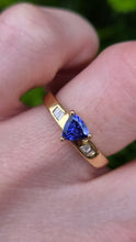 Load image into Gallery viewer, 1399: Vintage: 18ct Gold Trillion-Cut Blue Tanzanite Diamonds Dress/Stacker Ring
