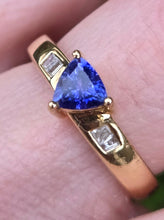 Load image into Gallery viewer, 1399: Vintage: 18ct Gold Trillion-Cut Blue Tanzanite Diamonds Dress/Stacker Ring
