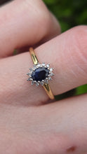 Load image into Gallery viewer, 2762: Vintage 18ct Gold Blue Sapphire 16 Natural Diamonds Daisy Cluster Ring
