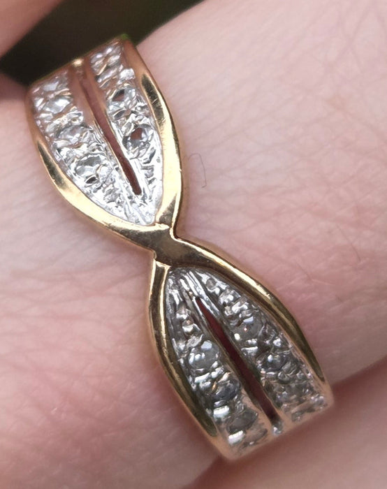 2718: Vintage 9ct Gold 16 Natural Sparkling Diamonds Dress Ring