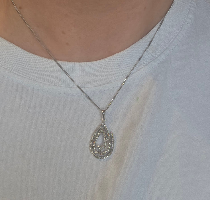 2650: Vintage 9ct White Gold Necklace (44cm) Multi-Diamonds Pendant
