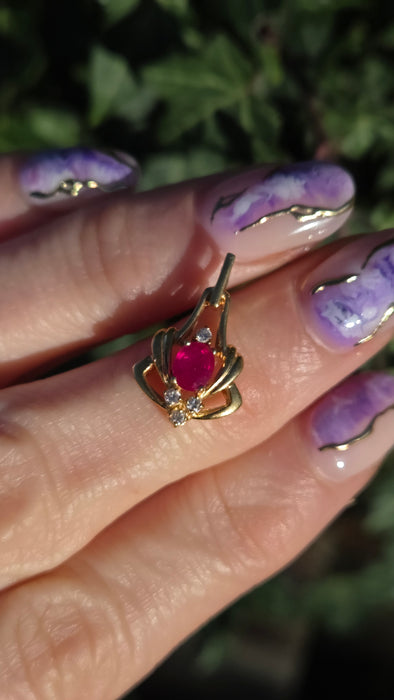 2935 Vintage 18ct Gold Ruby Sparkling Natural Diamonds Pendant
