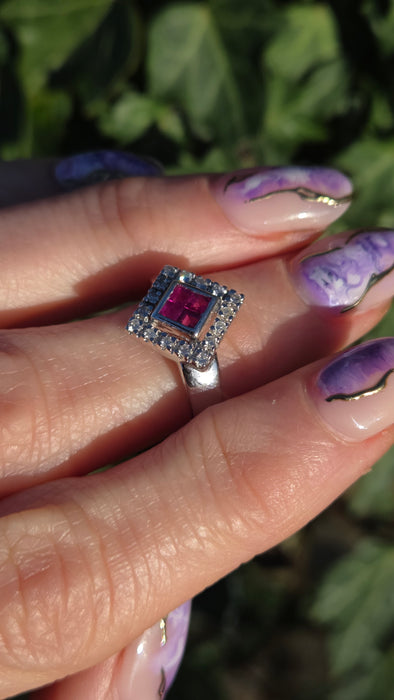 2947: Vintage 18ct White Gold Art Deco Style Rubies & Diamonds Ring