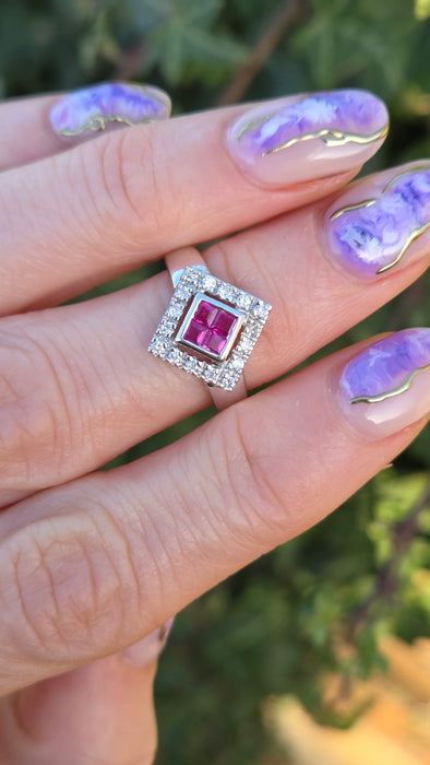 2947: Vintage 18ct White Gold Art Deco Style Rubies & Diamonds Ring