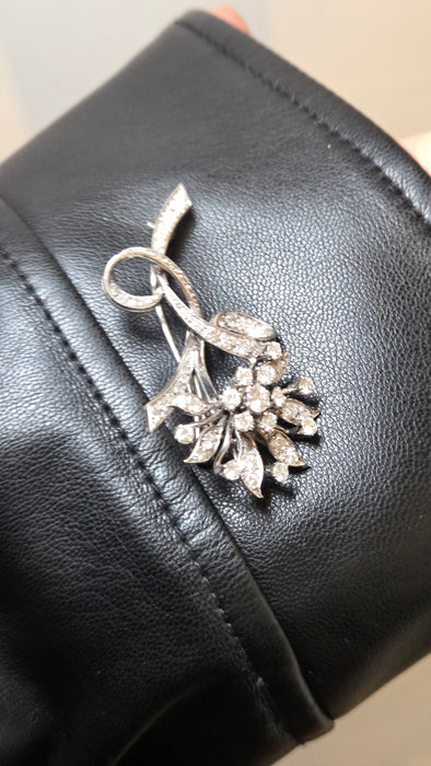 2658: Antique Art Deco Floral Diamonds (2.7ct) Spray Brooch - Truly exceptional