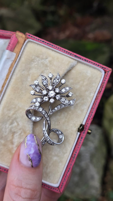 2658: Antique Art Deco Floral Diamonds (2.7ct) Spray Brooch - Truly exceptional