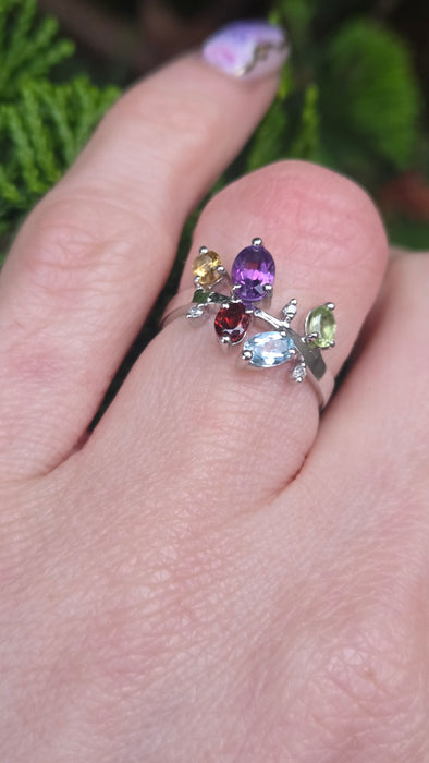 2655: Vintage 9ct white Gold Abstract Multi-Gem Dress Ring