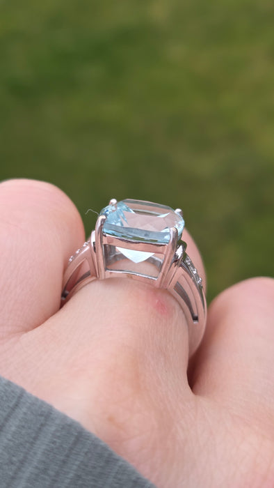 2951: Vintage 14ct White Gold Blue Aquamarine (6.57ct) Diamonds Cocktail Ring