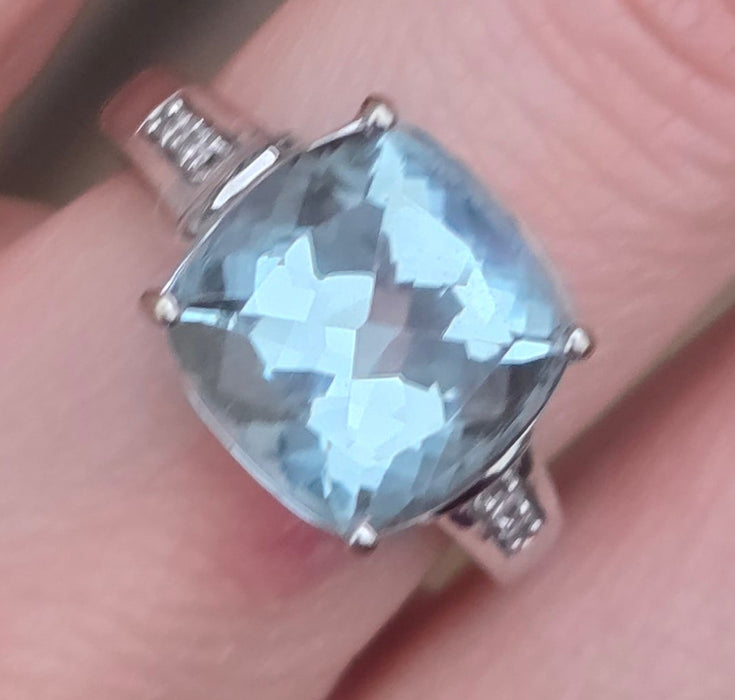 2951: Vintage 14ct White Gold Blue Aquamarine (6.57ct) Diamonds Cocktail Ring